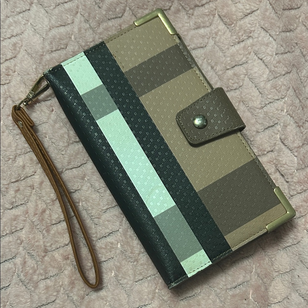 Plaid wallet